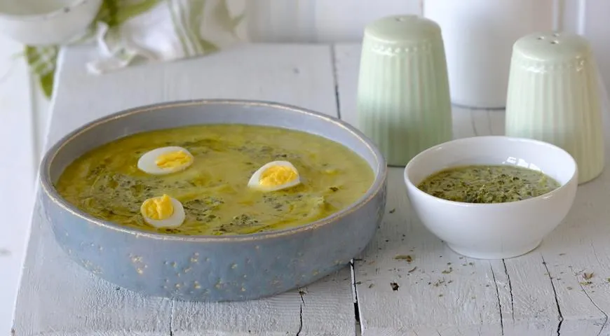 Холодный суп из щавеля с яйцом