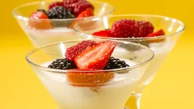 Рецепты с кисломолочными продуктами, малиной и смородиной