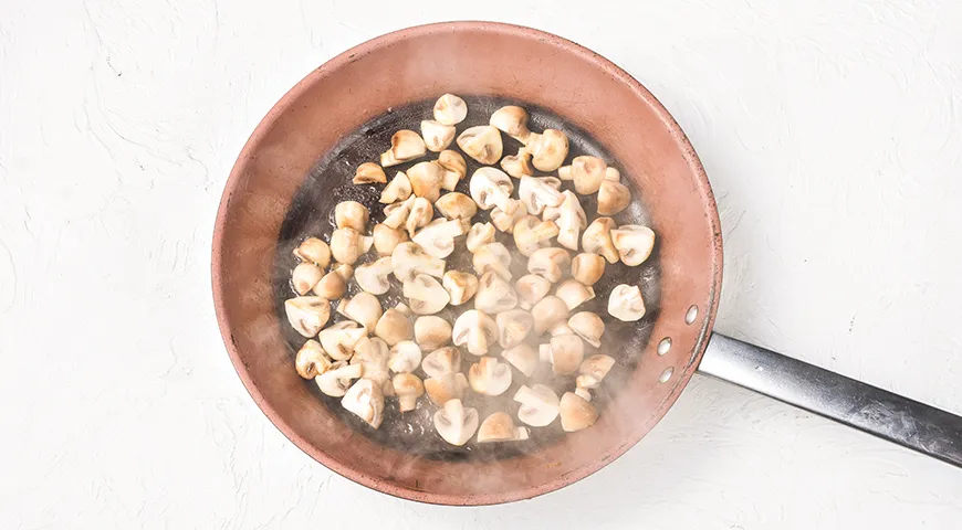 Салат с консервированным тунцом и грибами