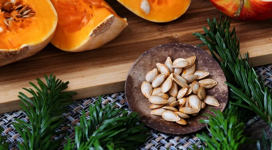 В кожуре в 2-3 раза больше клетчатки, чем в ядре, однако других ценных нутриентов оболочка почти не содержит