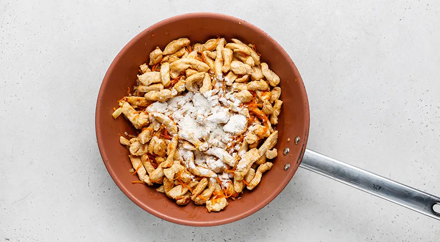 Куриное филе в сметанно-томатном соусе