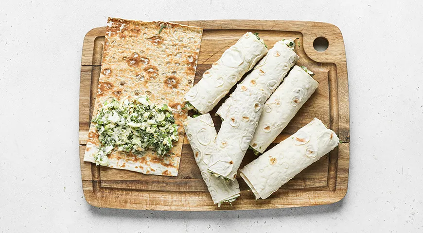 Пирожки из лаваша с луком и яйцом