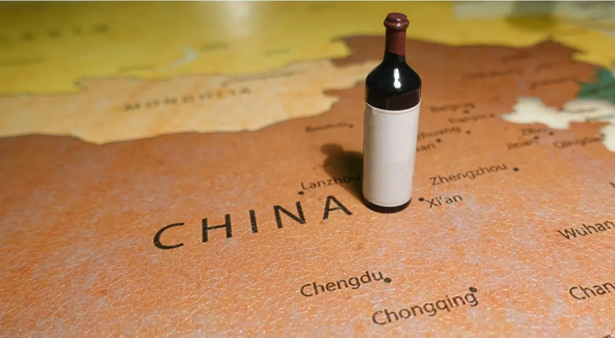 Китайский vin. Вино в Китае. Китайские вина. Китаец и вино. Картинка с китайским вином.