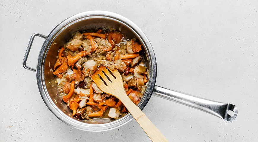 Подлива из замороженных грибов