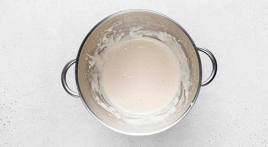 Капкейки с начинкой внутри, украшенные кремом