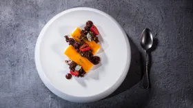  Может быть, в Maybe? Новый ресторан на крыше Бадаевского завода