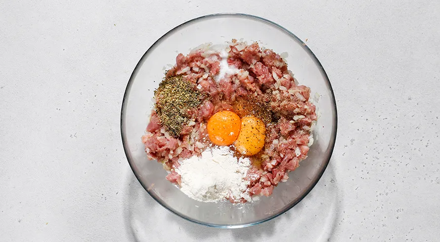 Рубленые котлеты из индейки на сковороде