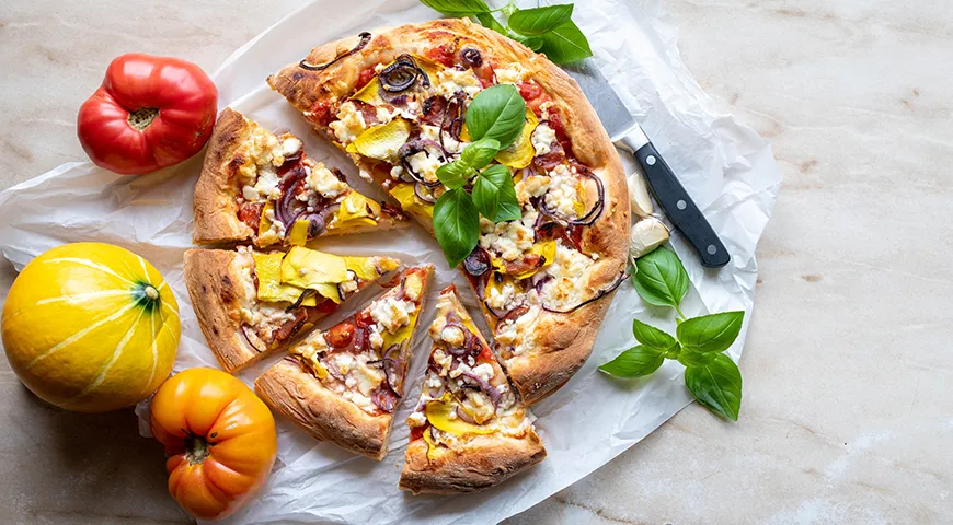 Добавьте в тесто для пиццы цельнозерновую муку вместо обычной, так пицца получится более полезной