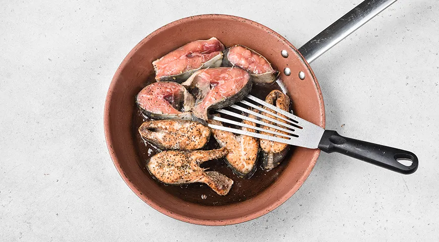 Стейк из кеты на сковороде