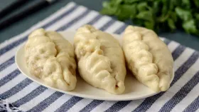 Пигоди - дрожжевые булочки с капустой и мясом