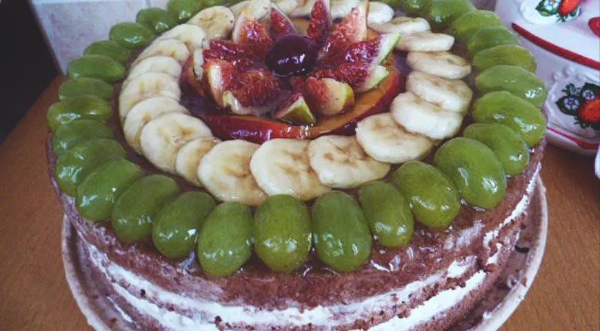Торт "Ко дню Рождения"со сливочно-творожным кремом и фруктами