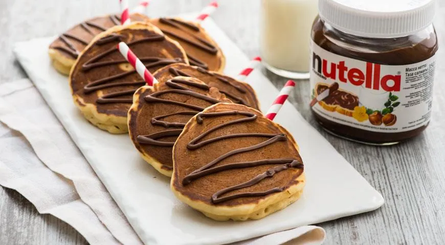 Мини-оладушки на палочках с ореховой пастой Nutella® с добавлением какао