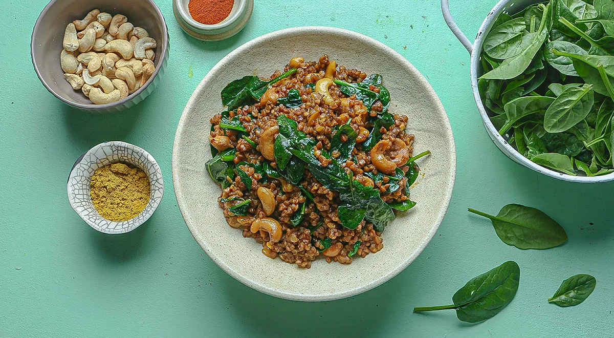 Кокосовое карри с гречкой и кешью