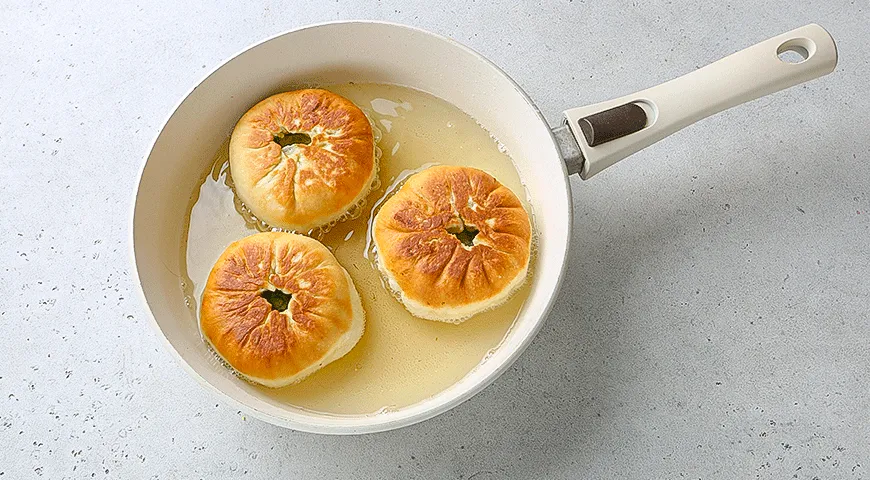 Беляш с печеным картофелем и икрой