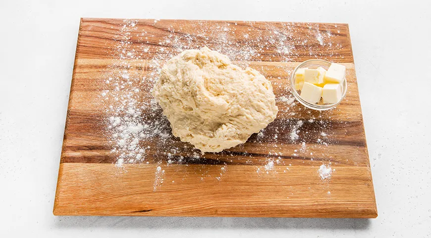 Пирог из дрожжевого теста с повидлом в духовке