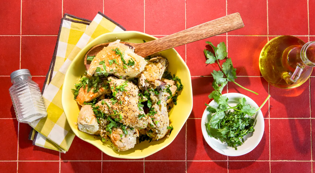 Рецепт жареной курицы в молочно-чесночном соусе на сковороде