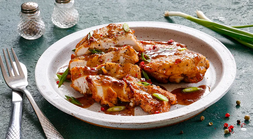 Рецепт жареной куриной грудки в чесночно-медовом соусе