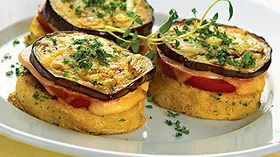 Рецепты с овощами, сыром полутвёрдым и хлебобулочными изделиями