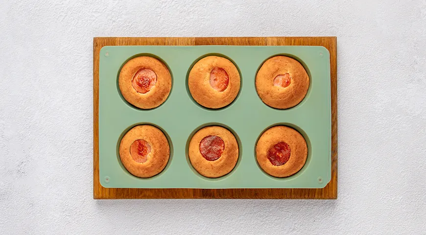 Кукурузные кексы с сосисками