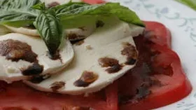 Рецепты с молочной продукцией, томатами и базиликом