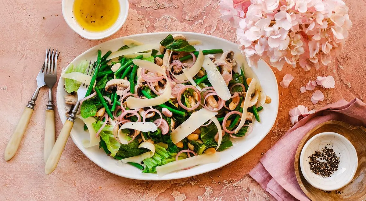 Салат с фасолью и грибами 