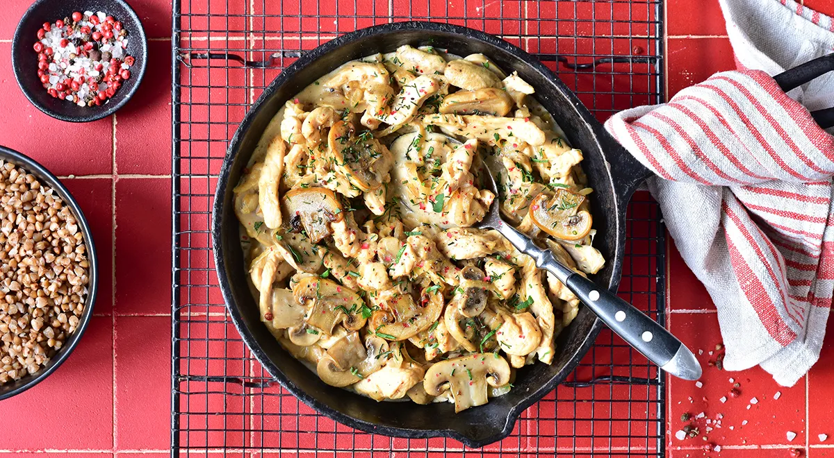 Рецепт бефстроганов из курицы с грибами и сливками (можно использовать сухие сливки)