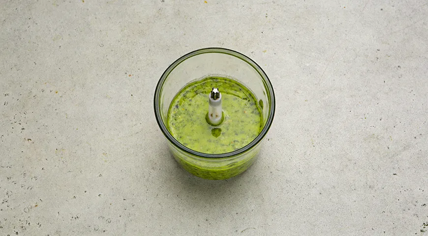 Паста с домашним песто и взбитой рикоттой