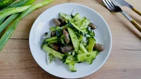 Салат из свежих огурцов с фасолью