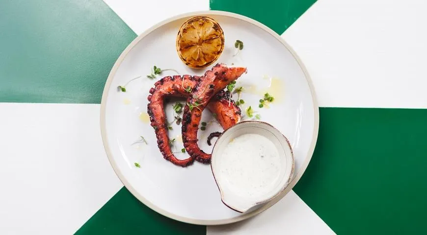 Теплый прием: pop-up проект «Лето на Патриках»