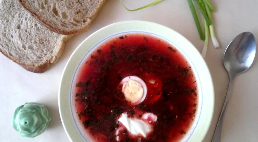 Свекольный суп с щавелем