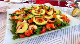 Салат с руколой и морепродуктами