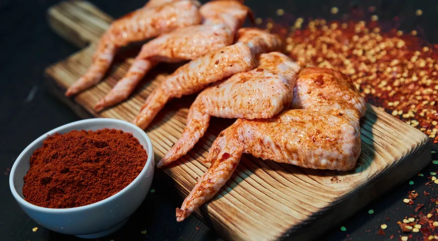 Одна из главных составляющих любого маринада — это специи: здесь можно поэкспериментировать вволю