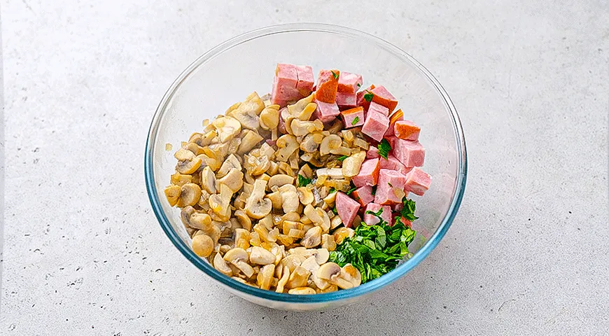 Ленивый пирог с ветчиной и грибами