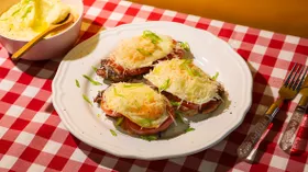 Куриное филе «под шубой» с яйцом