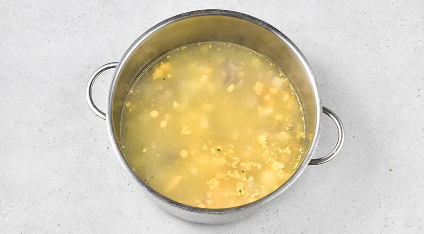 Куриный суп с вермишелью и яйцом