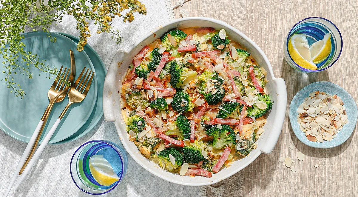 Рецепт запеканки из брокколи с балыковой колбасой и российским сыром