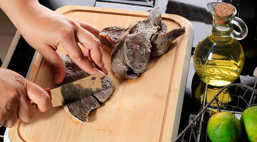 Главное достоинство говяжьего легкого — высокий процент белка при минимальном жире и практическом отсутствии углеводов