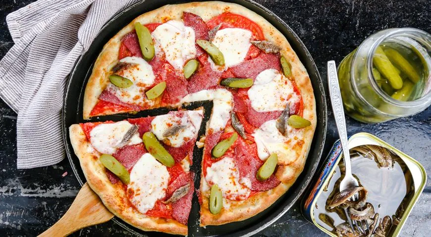 Пицца с колбасой и солёными огурцами - рецепт автора Raisa Kambalina