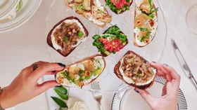 Бутерброды на праздничный стол: 12 рецептов для дружеских посиделок и не только