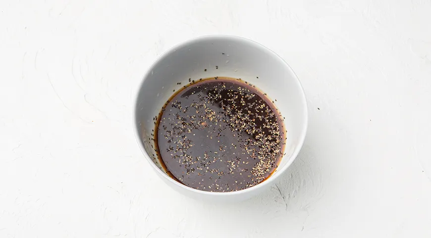 Свинина, тушенная с болгарским перцем на сковороде