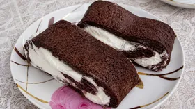 Шоколадный рулет со сливками