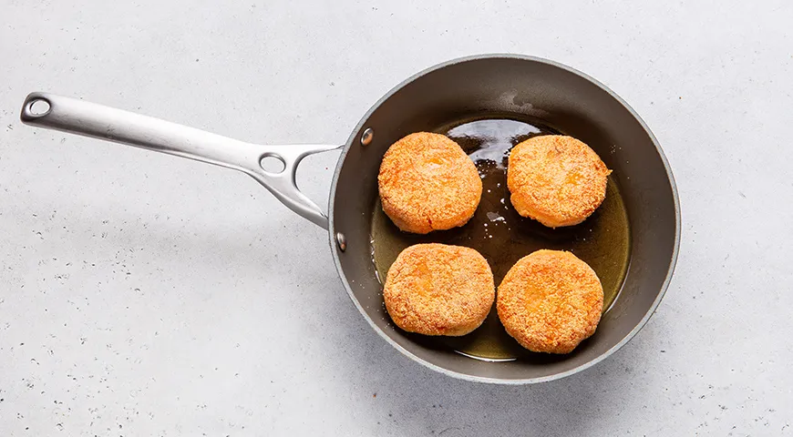 Постные морковные котлеты на сковороде
