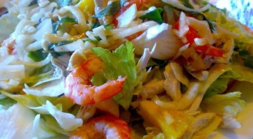 Тайский салат с креветками
