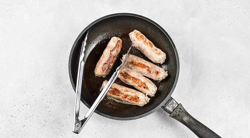 Купаты на сковороде