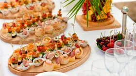 Идеальные закуски к вину, пиву, крепкому алкоголю и коктейлям: гастрономический гид