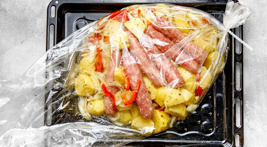 Купаты с картошкой в духовке