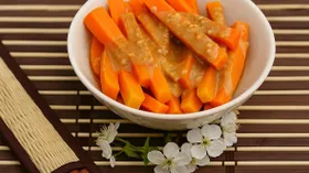 Салат из моркови с соевым соусом