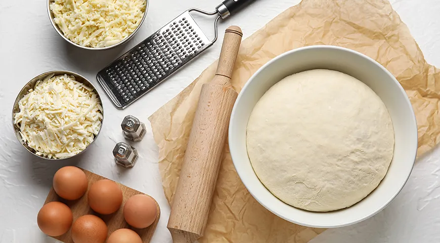 Грузинские повара всегда подчеркивают, что тесто для хачапури не должно быть сдобным