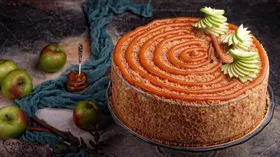 Яблочный торт с карамельным баварским муссом