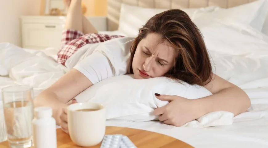 Кофе может усиливать выраженность таких симптомов похмелья, как тошнота, головная боль, учащенное сердцебиение, тревожность 